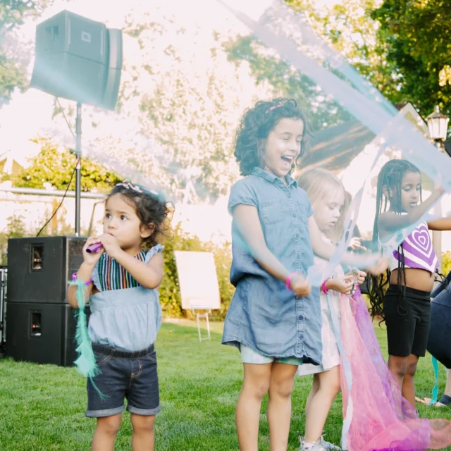 We can't wait to see you at Grant Park this Saturday, August 16, 2025, at 6:30 PM for a FREE family-friendly Concert in the Park. Join ICAN Radio and @portlandparks for a laugh-out-loud dance party with Mo Phillips and the Spaghetti Pants Dance Band! @themophillips

Learn more at icanradio.org.

📷: @fraufranksphoto